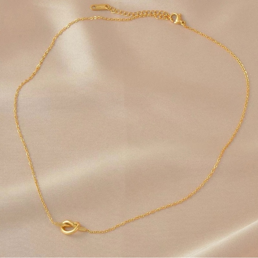 Gold knot necklace